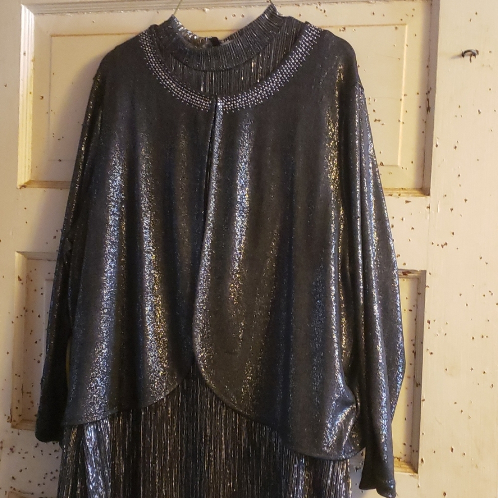 💥Stunning Evening Dress w/Thin Cover Up💥